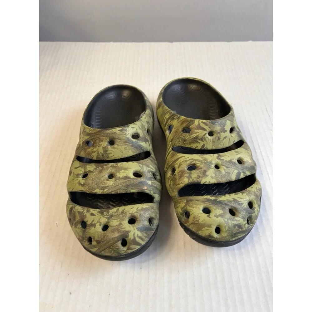 Keen Yogui‎ Arts Slides Slip On Sandals Closed Toe Camo / Black EUC W9.5/ M7.5